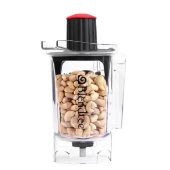 Kielich Twister wyposażony jest w "rączki" w pokrywce, które ułatwiają przygotowanie masła z orzechów czy migdałów